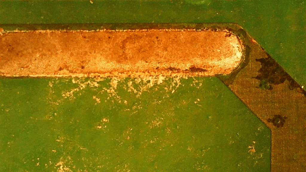 Hokkaido HKEN 532 XR-1 Les composants défectueux détectés sont : Oxydation sur le PCB, traces d'eau.